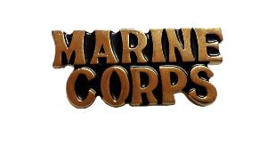 BADGE / PIN'S / EPINGLE / INSIGNE MARINE CORPS METAL COULEUR OR