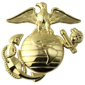 BADGE / PIN'S / EPINGLE / INSIGNE MILITAIRE USMC MARINE CORPS GLOBE ANCRE METAL COULEUR OR